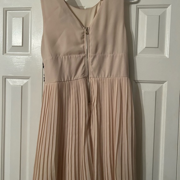 Cream With Black Sequins - Picture 2 of 3